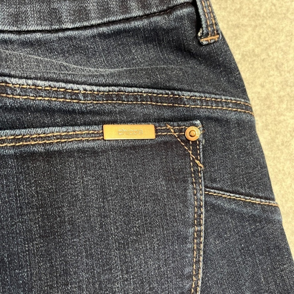 Chicos Jeans Womens 4 Short Chicos 0 Short So Lifting Straight Leg Dark Denim - Picture 8 of 11